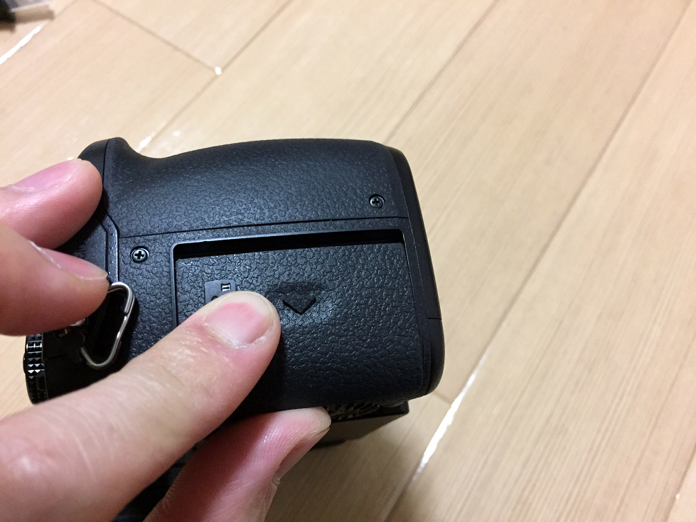 DC-GH5 SDカード蓋.jpg